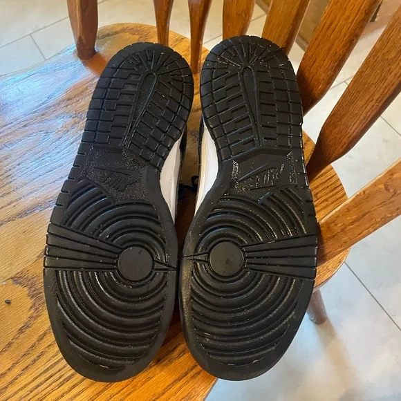 Men’s Nike Dunk Black and White Sneakers Size 8.5 - Picture 5 of 6